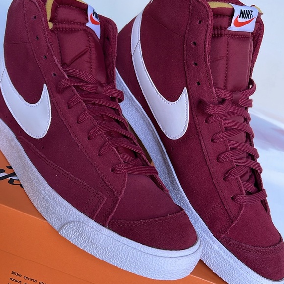 Nike Men’s Blazer Mid '77 Suede
Team Red/White/Black/White
Shoes
C11172-601 - Picture 8 of 16